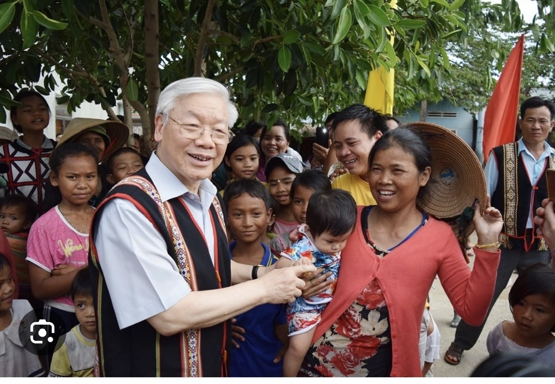 Người Kon Tum Tiễn Bác