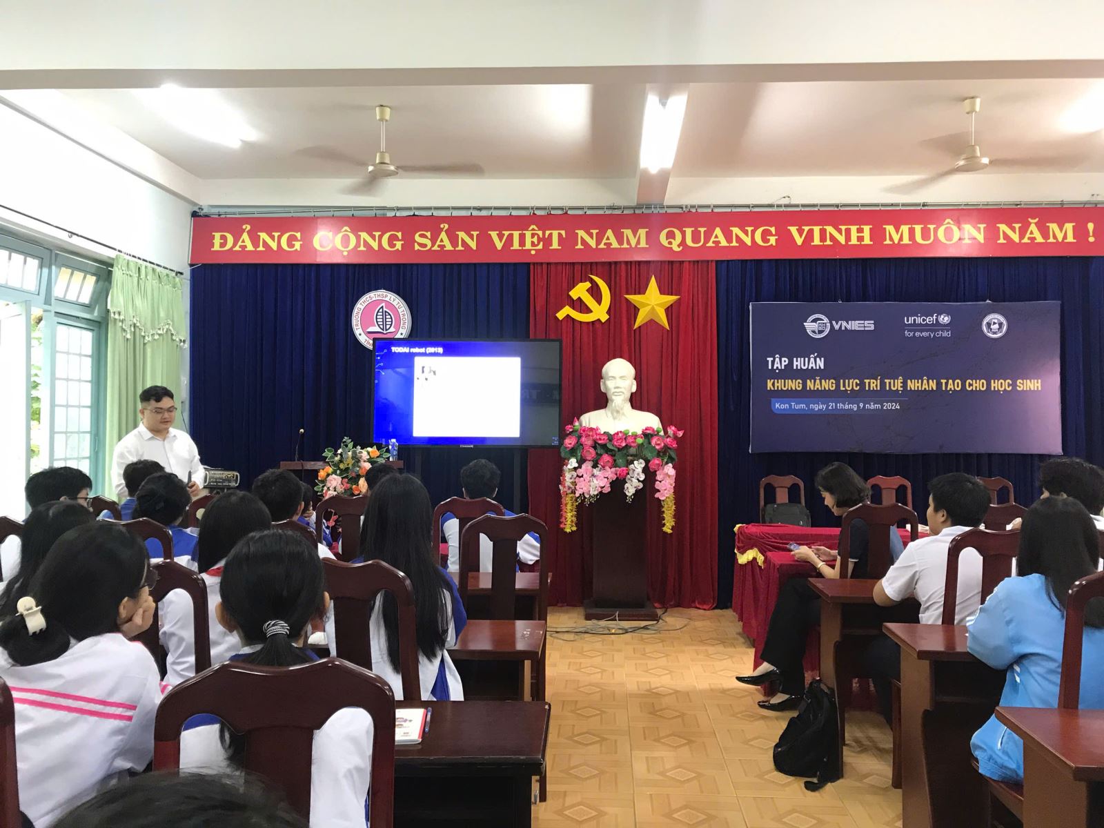 TRƯỜNG THCS – THSP LÝ TỰ TRỌNG ĐẨY MẠNH ĐỔI MỚI SINH HOẠT CHUYÊN MÔN VÀ PHÁT TRIỂN NĂNG LỰC CHO HỌC SINH